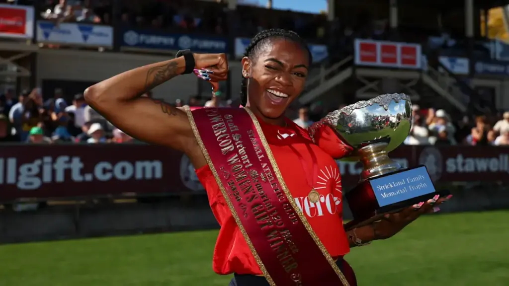 Ngôi sao tốc độ Mỹ lập kỳ tích dù xuất phát cuối