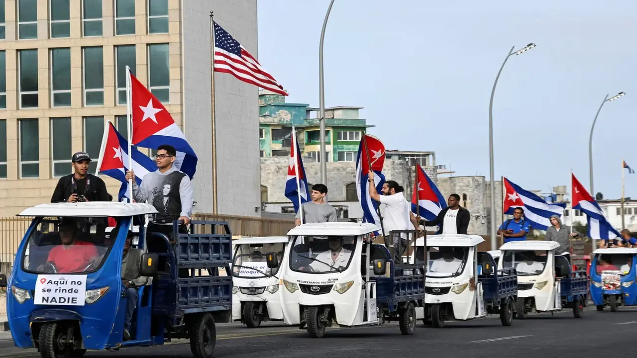 Người dân Cuba tuần hành phản đối lệnh cấm vận của Mỹ, vẫn để ngỏ đối thoại