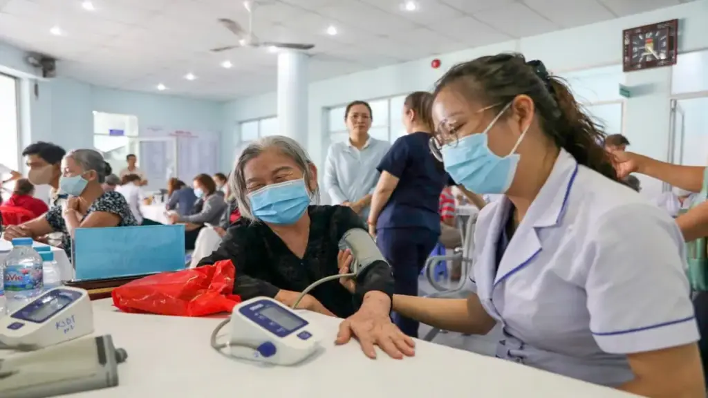 Người được miễn phí BHYT đã mua trước khi chính sách có hiệu lực, hết hạn có được cấp thẻ miễn phí?