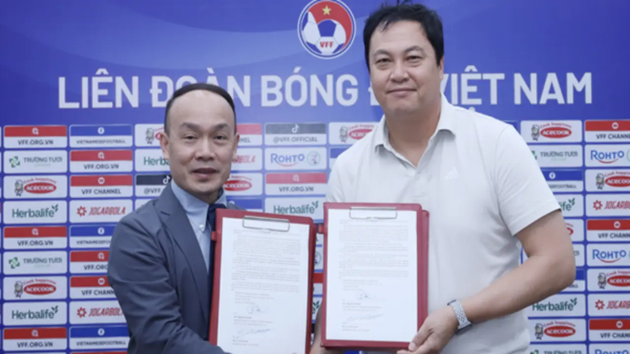 Người hùng World Cup Hàn Quốc gia hạn hợp đồng với đội tuyển Việt Nam