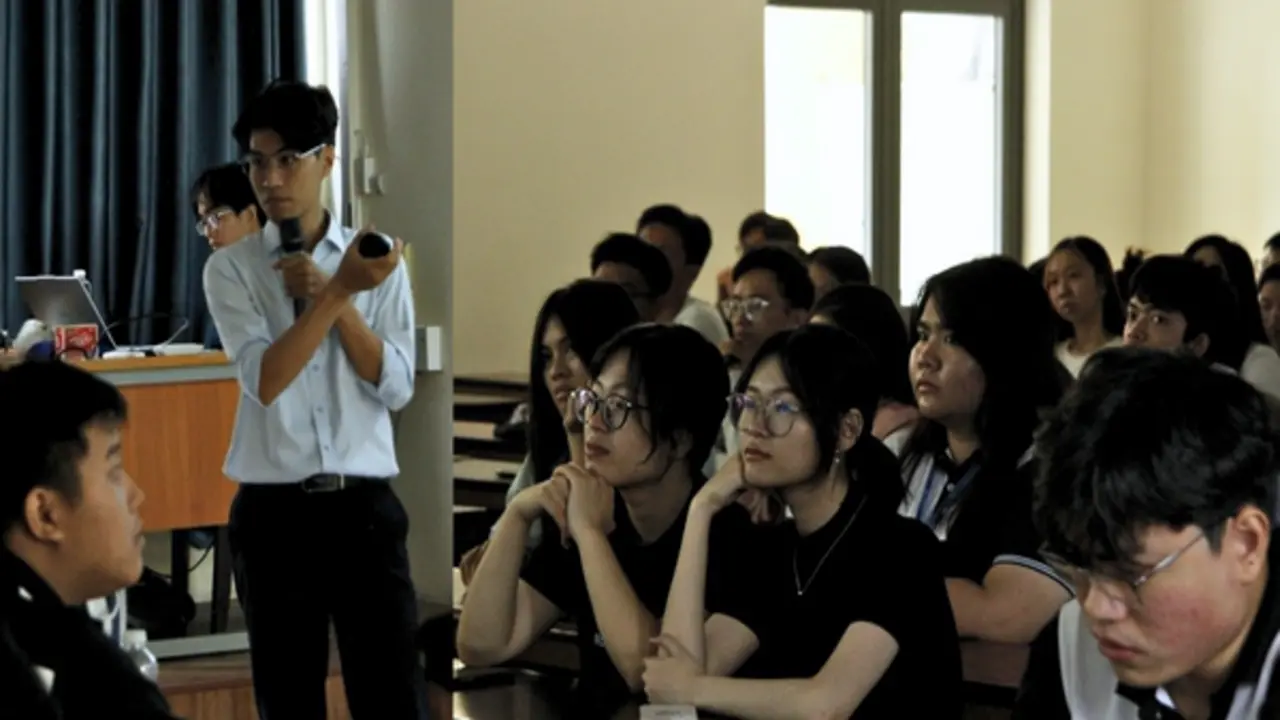 Người yêu thiên văn TP.HCM khám phá bí ẩn vũ trụ: Chuyện về hố đen, thiên hà
