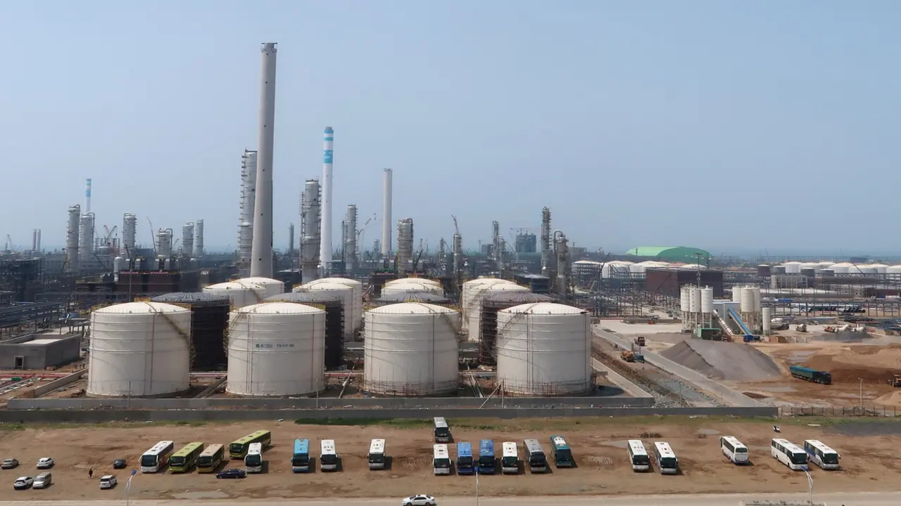 Nhà máy nhỏ của Trung Quốc mà mua hàng tỉ USD dầu Iran, Mỹ trừng phạt