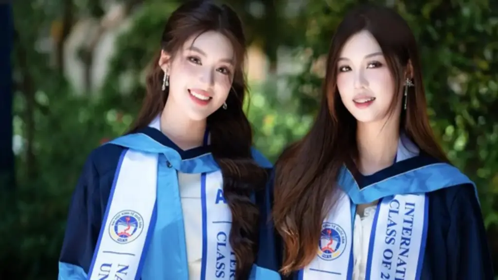 Nhan sắc chị gái song sinh của Hoa hậu Phan Phương Oanh gây chú ý