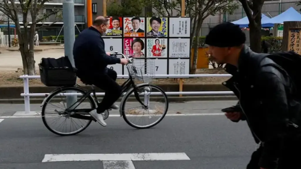 Nhật Bản áp dụng thẻ đỏ, thẻ xanh xử phạt vi phạm đối với xe đạp