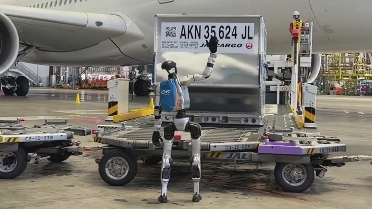 Nhật Bản triển khai robot bốc xếp hành lý sân bay