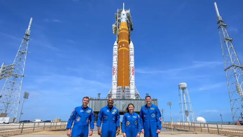 Nhiệm vụ Mặt Trăng Artemis 2 và những kỷ lục lần đầu