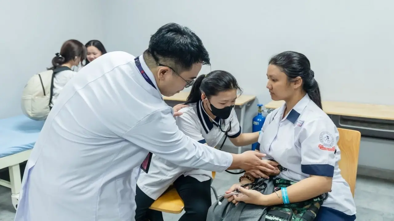 Nhiều đại học xét tuyển ngành Y khoa bằng tổ hợp có Văn, Sử, Tin học