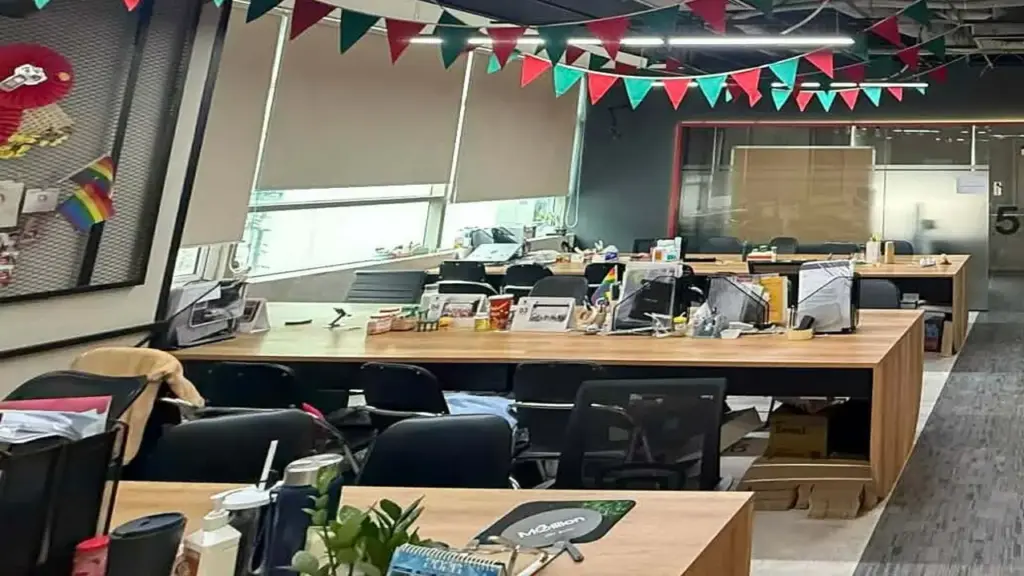 Nhiều doanh nghiệp cho nhân viên làm việc tại nhà, hỗ trợ tiền xăng