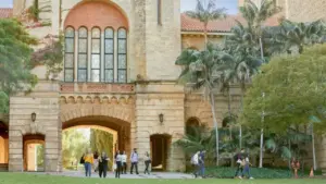 Nhiều du học sinh Australia bỏ bữa vì bão giá