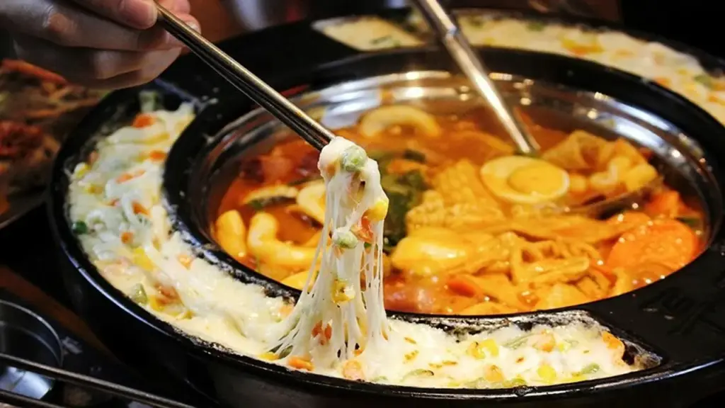 Nhiều quán ăn, chuỗi trà sữa tại Hà Nội bị xử phạt