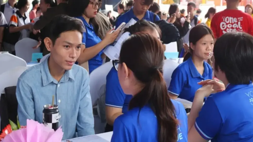 Nhiều việc làm có mức thu nhập hơn 30 triệu đồng/tháng đang chờ người lao động