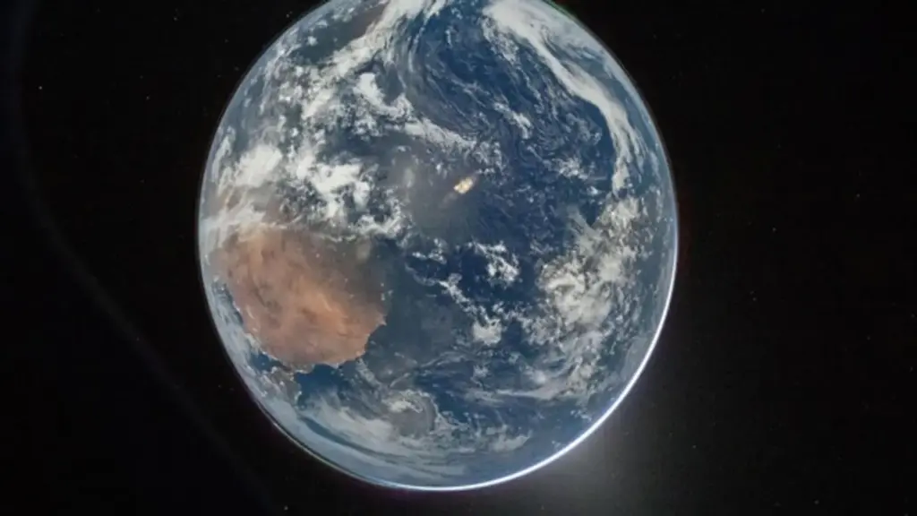 Những hình ảnh đầu tiên tuyệt đẹp về trái đất trên đường đến mặt trăng