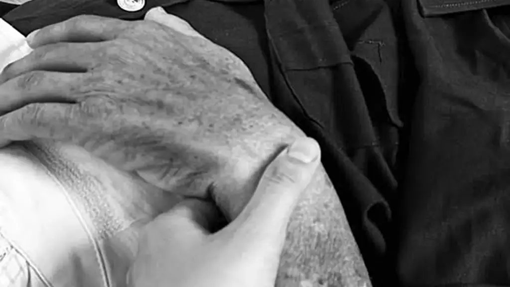 Những kỷ vật thân thương còn lại - Kỳ 3: Chiếc xe máy cũ và điện thoại 'cục gạch' của cha tôi