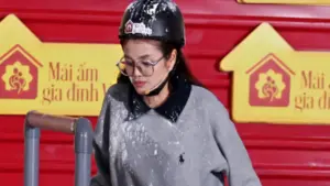 Nữ ca sĩ từng giành giải á hậu, 'bất chấp hình tượng' trong show thực tế