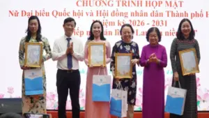 Nữ đại biểu TP.HCM trúng cử bằng năng lực, vượt qua định kiến 'quân xanh', 'lót đường'