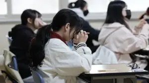 Nước châu Á nào cấm máy bay cất, hạ cánh trong ngày thi đại học?