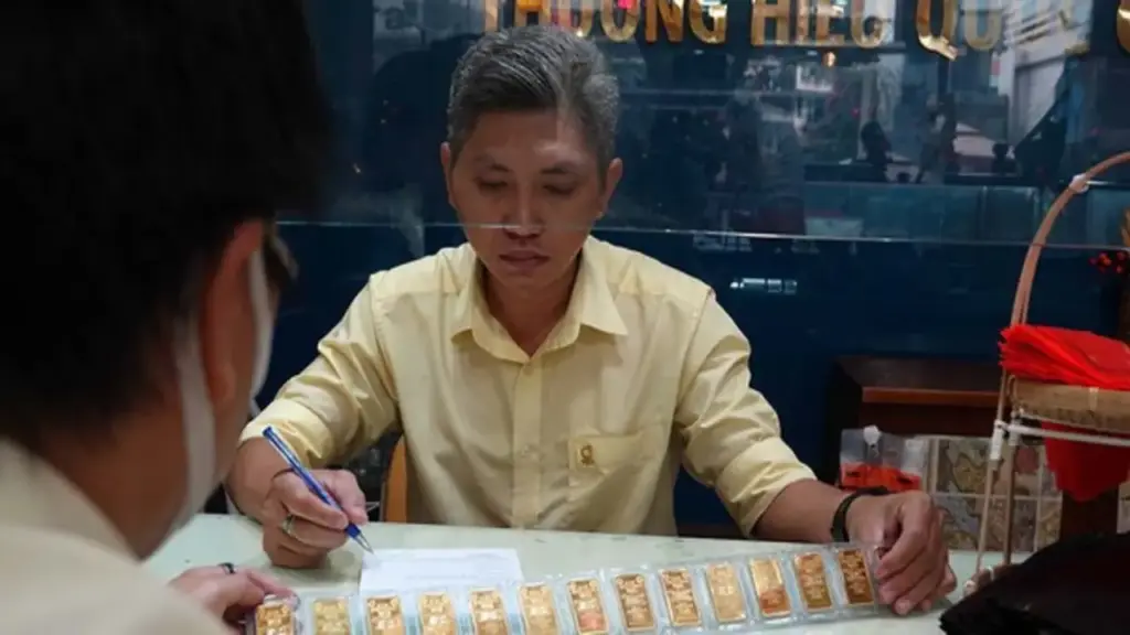 'Ôm' vàng vẫn lỗ