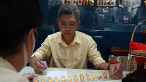 'Ôm' vàng vẫn lỗ