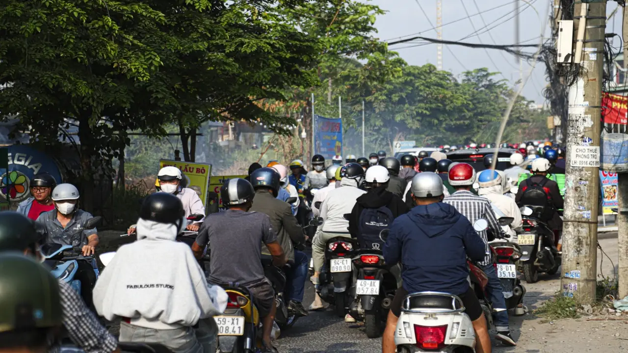 Ớn hồn chuyện đốt rác bên đường ray xe lửa trên đường Lương Ngọc Quyến