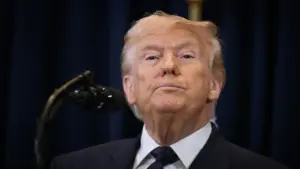 Ông Trump áp thuế 100% một số dược phẩm nhập khẩu