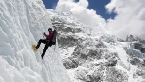 Phanh phui đường dây 'đầu độc' du khách leo núi Everest, trục lợi bảo hiểm