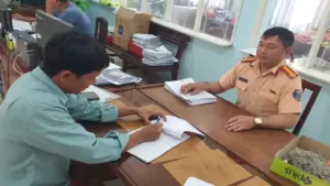 Phạt 38 triệu đồng 2 tài xế lái xe chạy ngược chiều trên quốc lộ 60