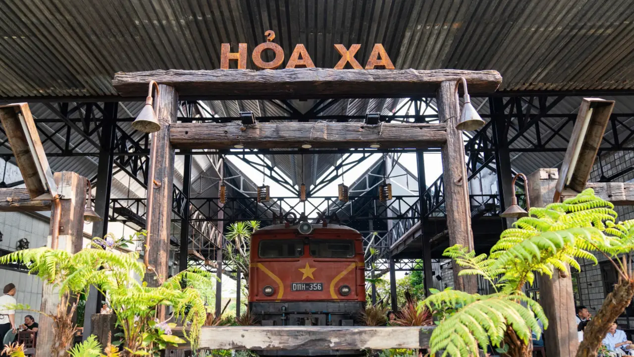 Quán cà phê trong nhà ga 120 năm ở Huế