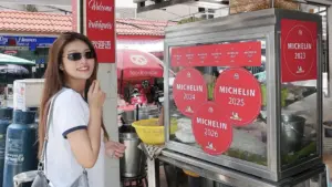 Quán mì Michelin giá 50.000 đồng khiến khách chờ hàng dài tại Bangkok