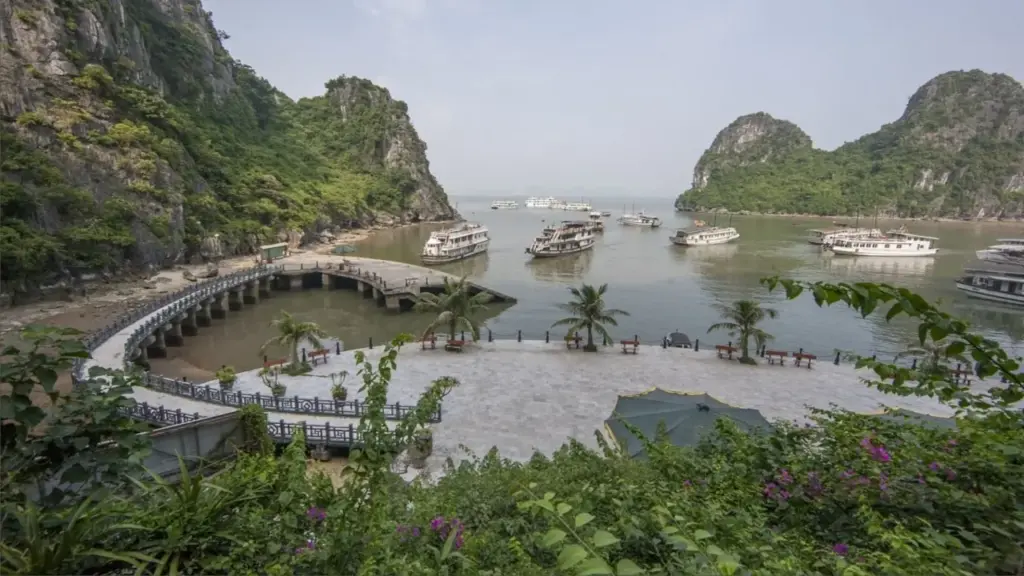 Quảng Ninh và Hải Phòng khai thông 4 tuyến du lịch liên vịnh