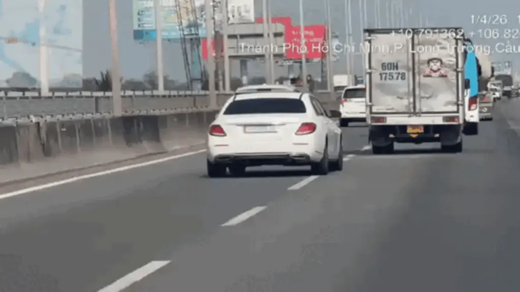 Quên bật xi nhan khi chuyển làn, nhiều tài xế bị phạt nguội trên cao tốc