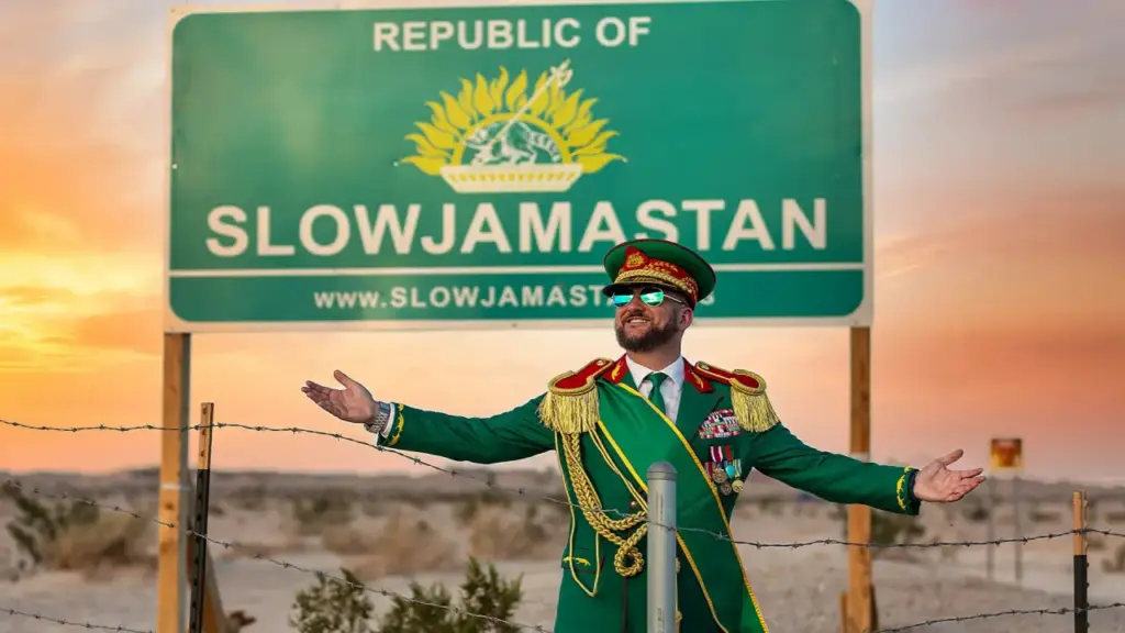 Quốc gia 'tự phong' ở Mỹ cấm đi dép Crocs