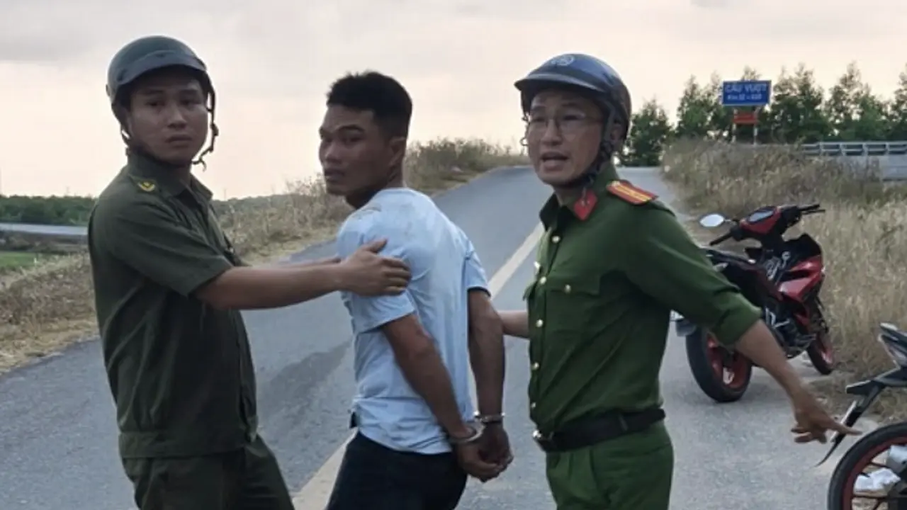 Sát hại vợ rồi ôm con bỏ trốn