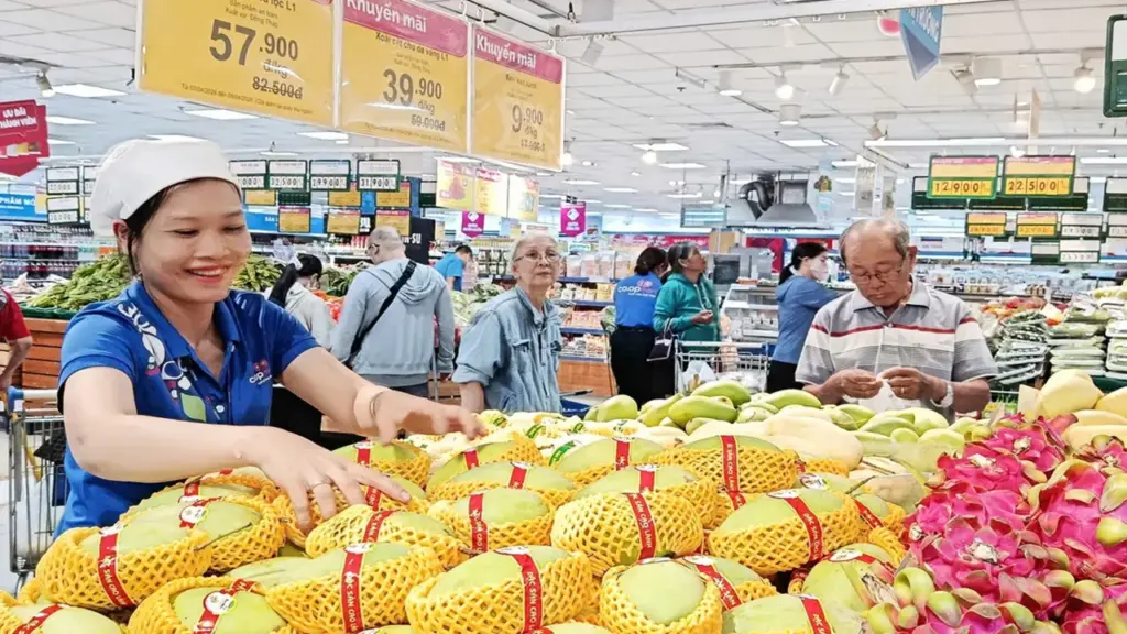 Siêu thị ưu đãi lớn nhiều mặt hàng thiết yếu