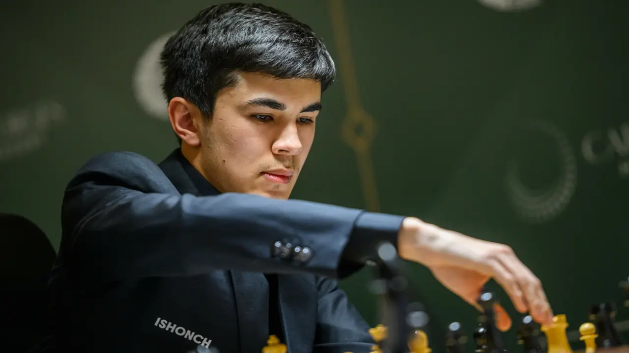 Sindarov hạ Caruana, độc chiếm đỉnh bảng Candidates 2026
