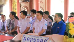 Sinh viên TP.HCM về thăm các di tích lịch sử ở Nghệ An