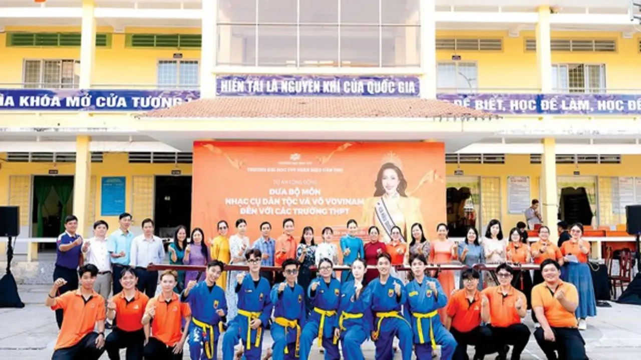 Sinh viên Trường đại học FPT mang tri thức, công nghệ và trách nhiệm đến cộng đồng