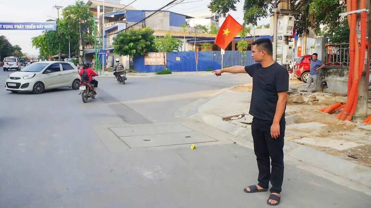 Tài xế mải dùng điện thoại, tông xe làm chết nữ lao công
