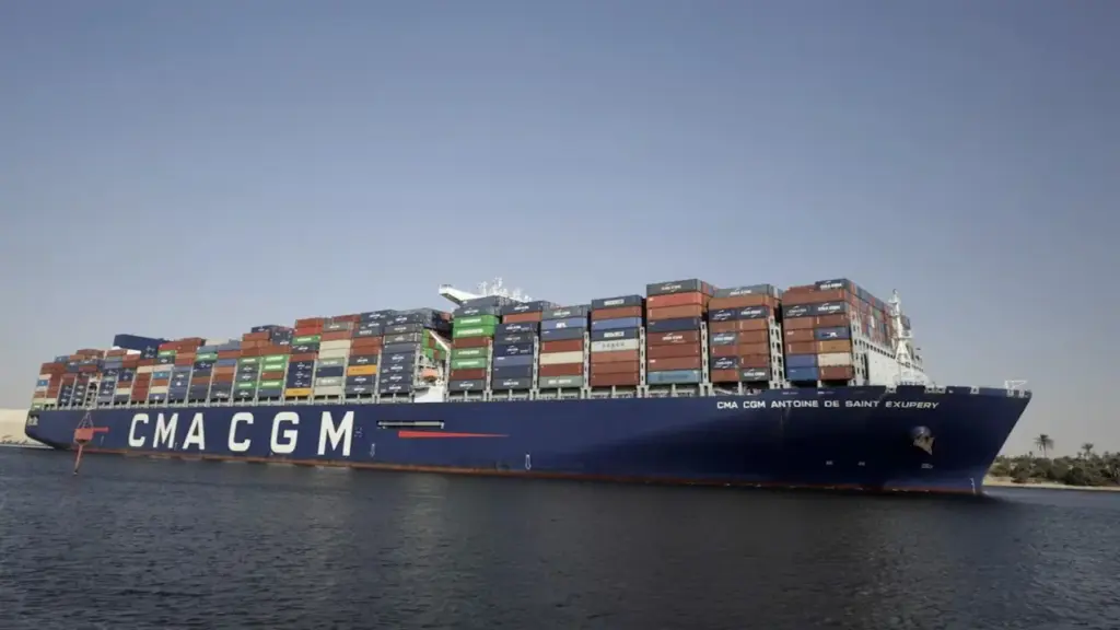 Tàu hàng Pháp đi qua eo biển Hormuz