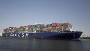 Tàu hàng Pháp đi qua eo biển Hormuz