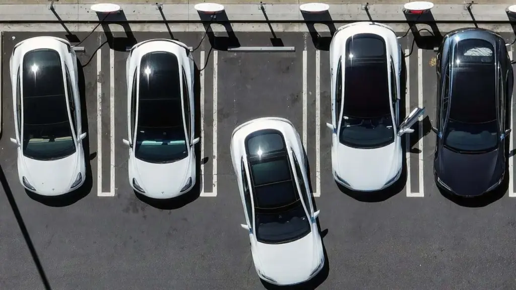 Tesla vượt BYD, giành lại ngôi vương xe điện toàn cầu