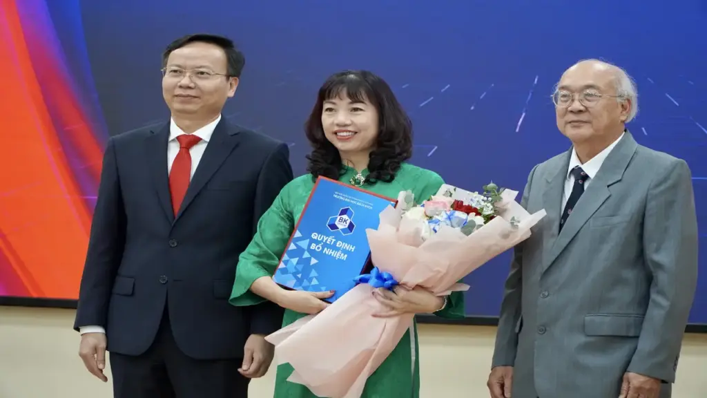 Thăng hạng giảng viên: Vướng ở cơ cấu viên chức, Bộ Giáo dục nói gì?