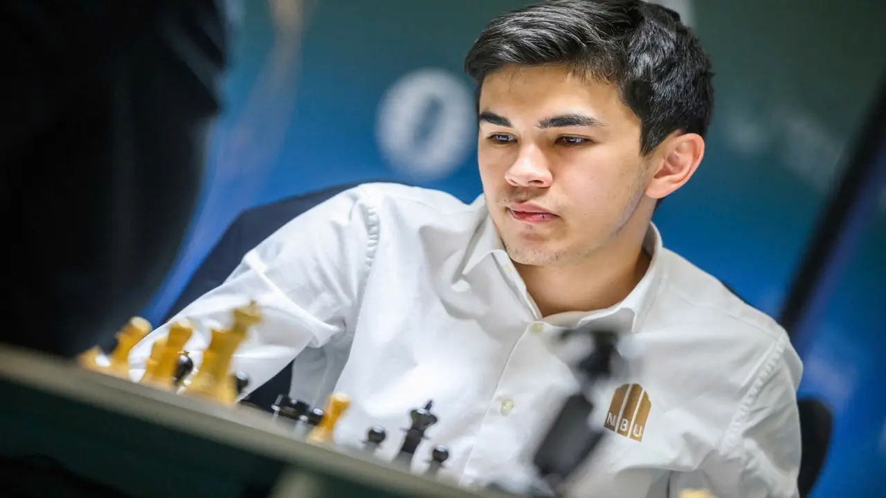 Thắng thuyết phục Nakamura, kỳ thủ 20 tuổi Sindarov lọt top 5 thế giới