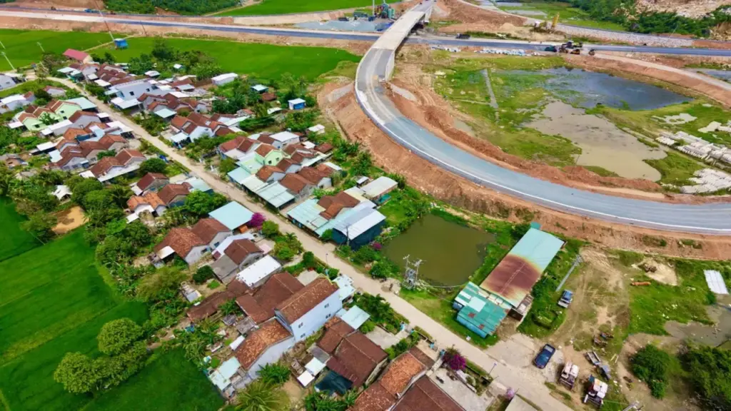 Thi công cao tốc Chí Thạnh - Vân Phong gây nứt nhà: Chi trả bồi thường, hỗ trợ cho dân bị ảnh hưởng