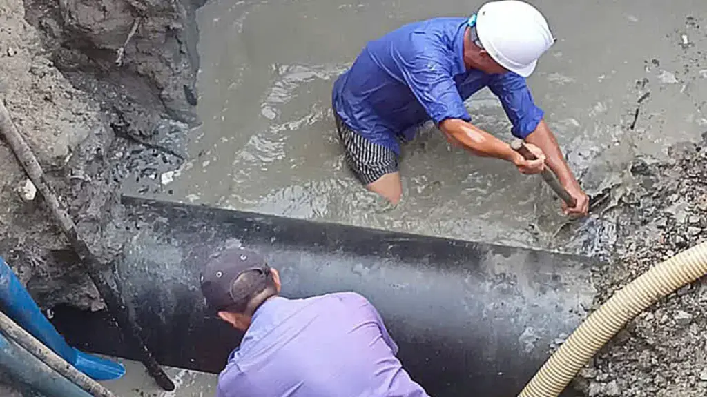 Thi công đèn khoan nhầm ống nước, ảnh hưởng hơn 20.000 hộ dân