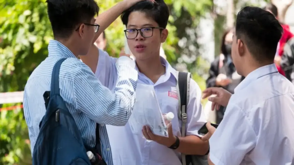 Thi đánh giá năng lực: Thí sinh rối bời vì lỗi chính tả, logarit và vua Lê