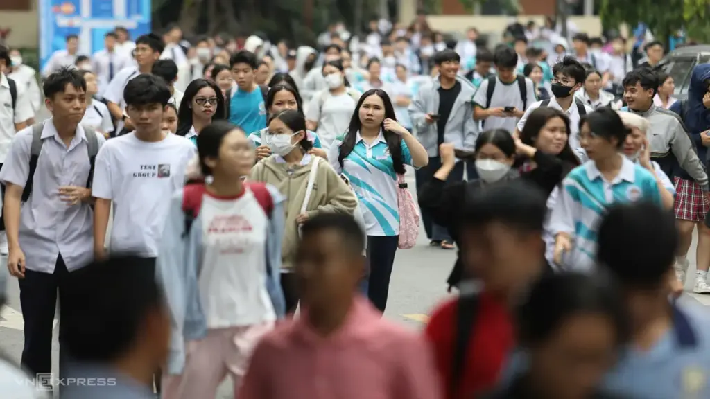 Thí sinh 'nhăn mặt' vì đề thi đánh giá năng lực Đại học Quốc gia TP HCM