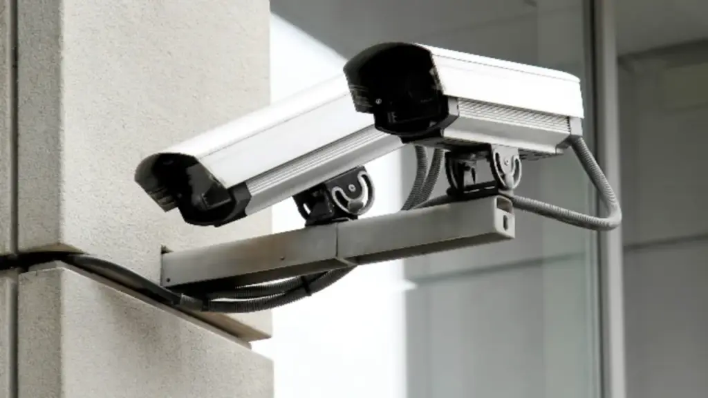 'Tôi hưởng lợi khi camera an ninh 360 độ hàng xóm chĩa vào nhà'