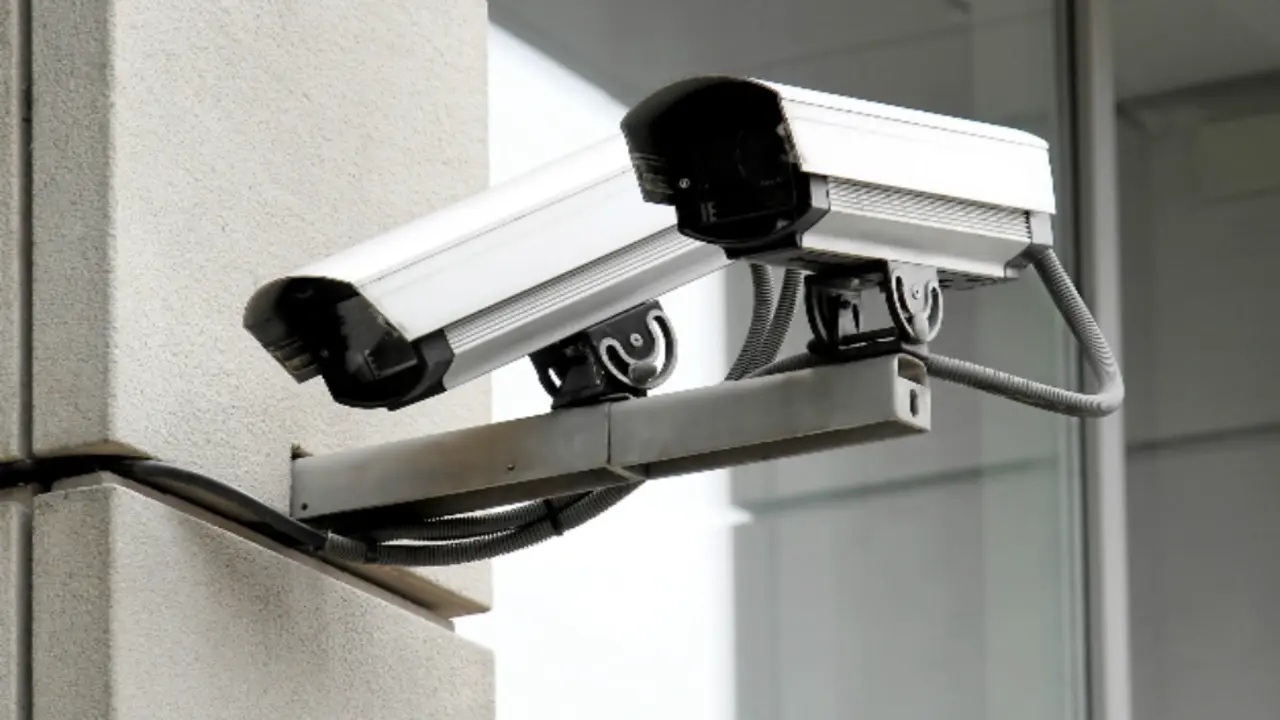 'Tôi hưởng lợi khi camera an ninh 360 độ hàng xóm chĩa vào nhà'