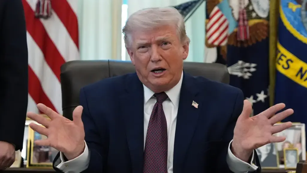 Tổng thống Mỹ nói Iran đề nghị ngừng bắn, Tehran bác bỏ