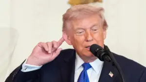 Tổng thống Mỹ yêu cầu các nước 'tự đến Hormuz mà lấy lại dầu'